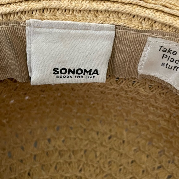 Elegant Tan Straw Hat with Black Band - Picture 5 of 7